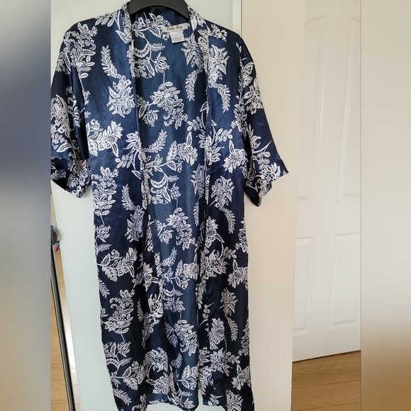 Emily Stacy women robe. - Picture 1 of 4